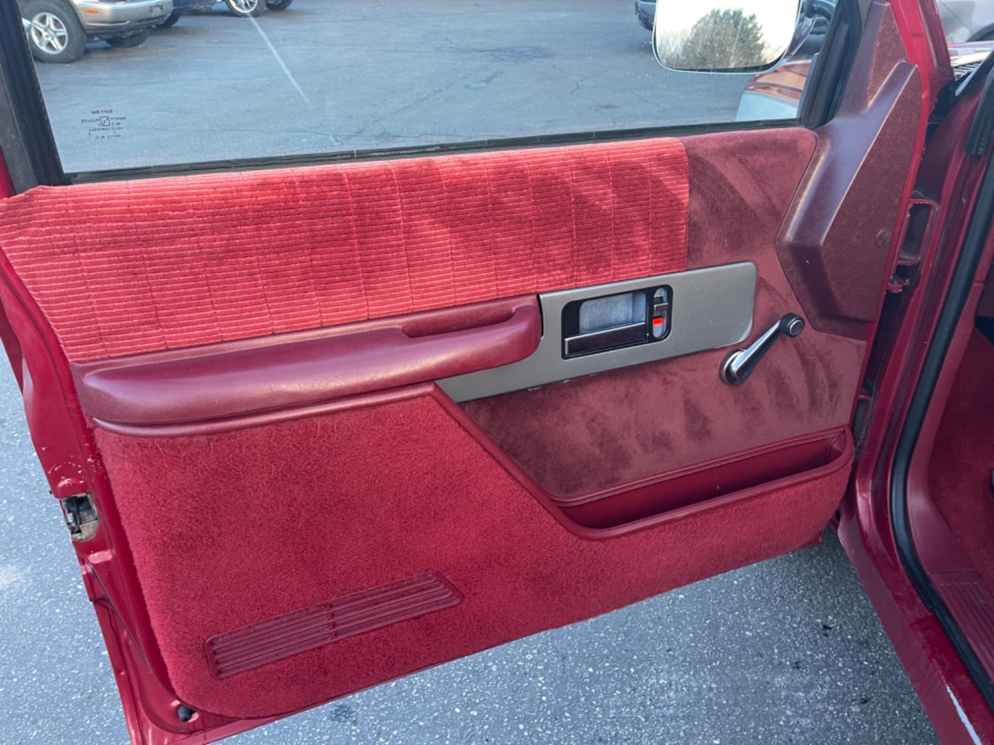 1990 Maroon/Silver /Maroon Chevrolet C1500 Silverado (1GCDC14K9LE) with an 5.7 V8 engine, AT transmission, located at 813 E Fairview Ave, Meridian , ID, 83642, (208) 336-8230, 43.618851, -116.384010 - Photo#6